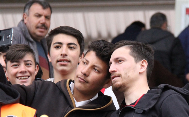 YANDAŞ VE BİLGİÇ´E YOĞUN İLGİ