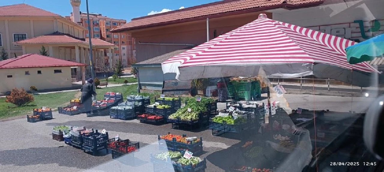Sivas’ta Zincir Market Pazarcılığa Soyundu!