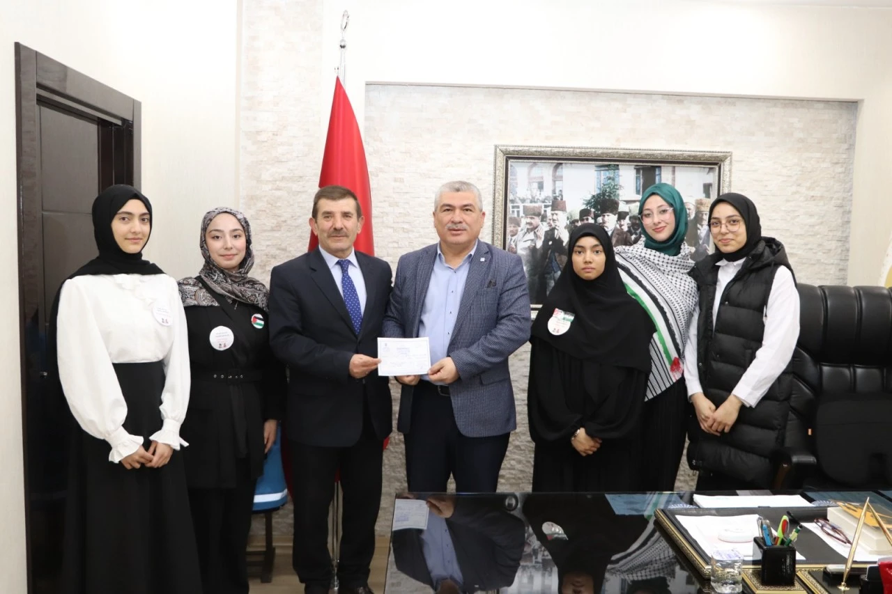 Sivas'ta Öğrencilerden Gazze İçin Kermes
