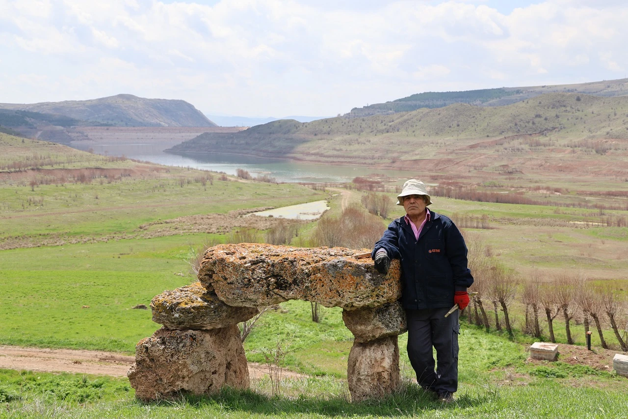 Sivas'taki Bu Musalla Taşı Görenleri Ürkütüyor, İşte Hikayesi