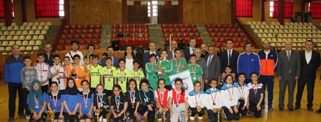 ŞAMPİYONLAR KUPALARINI ALDI