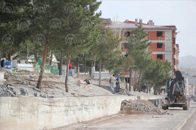 ZARA´DA MEZARLIKLAR BAKIMA ALINDI