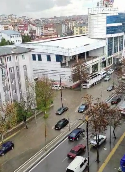 Sivas'ta Caddeler Göle Döndü