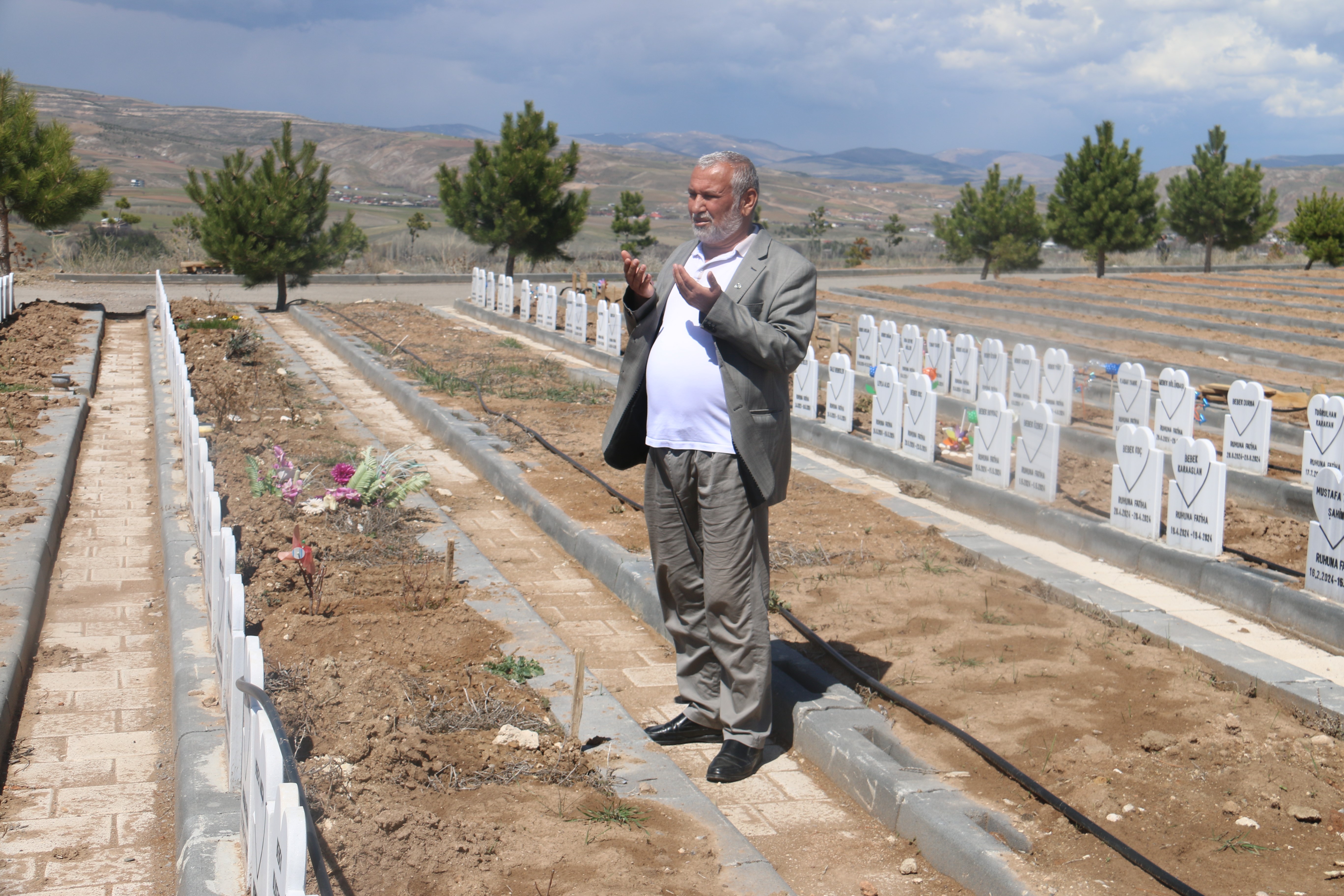 Sivas'ta O Mezarlıkta Her Taş Bir Acıyı Anlatıyor
