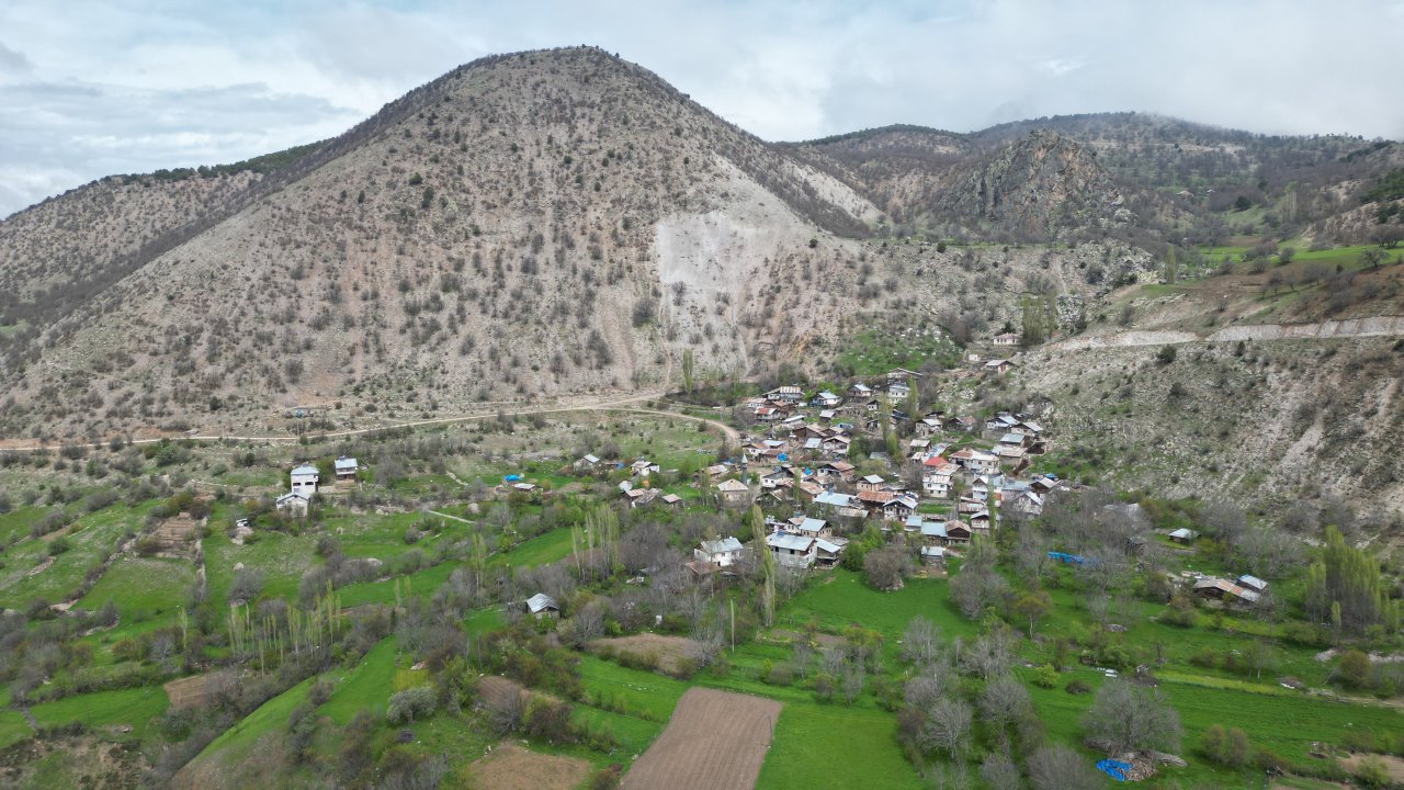 Heyelan Var Dediler, Selin Kucağına Attılar