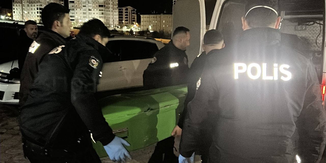 Sivas'ta Vahşi Cinayetin Kurbanı Kardeşlerin Cenazeleri Morga Götürüldü