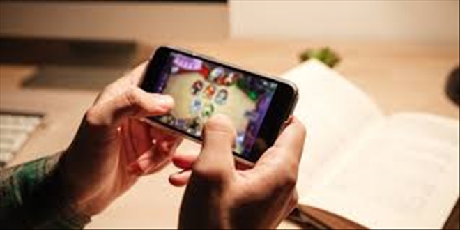 ÇALIŞANLARIN YÜZDE 95´İ MOBİL OYUN OYNUYOR