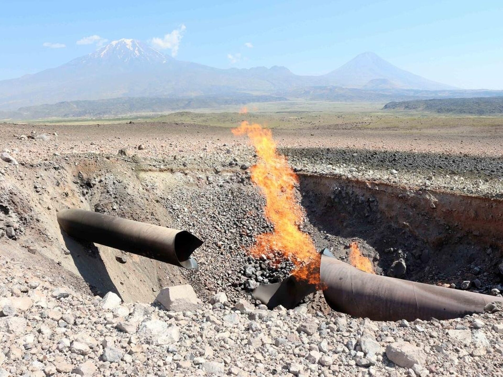 Koyulhisar’da Doğalgaz Boru Hattında Yangın