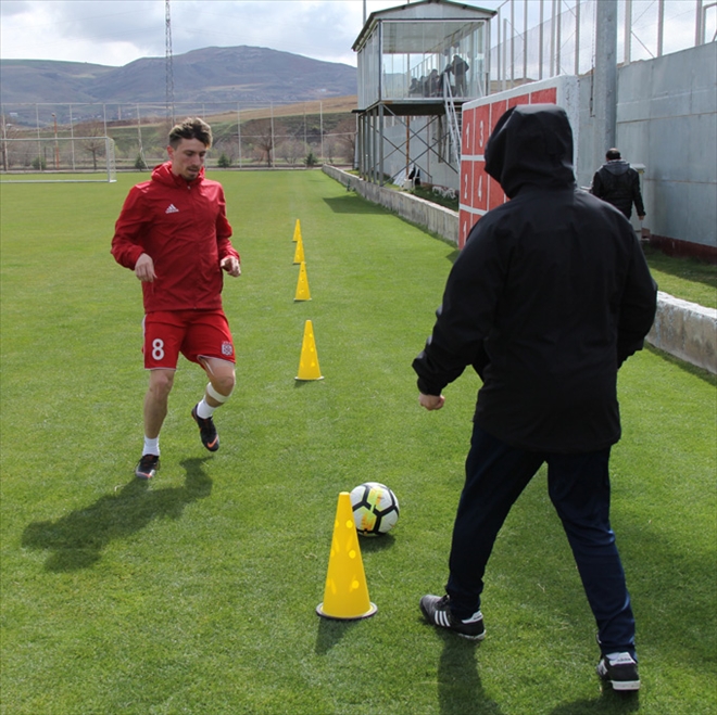 KAPTAN VE YANDAŞ BUGÜN TAKIMA KATILIYOR