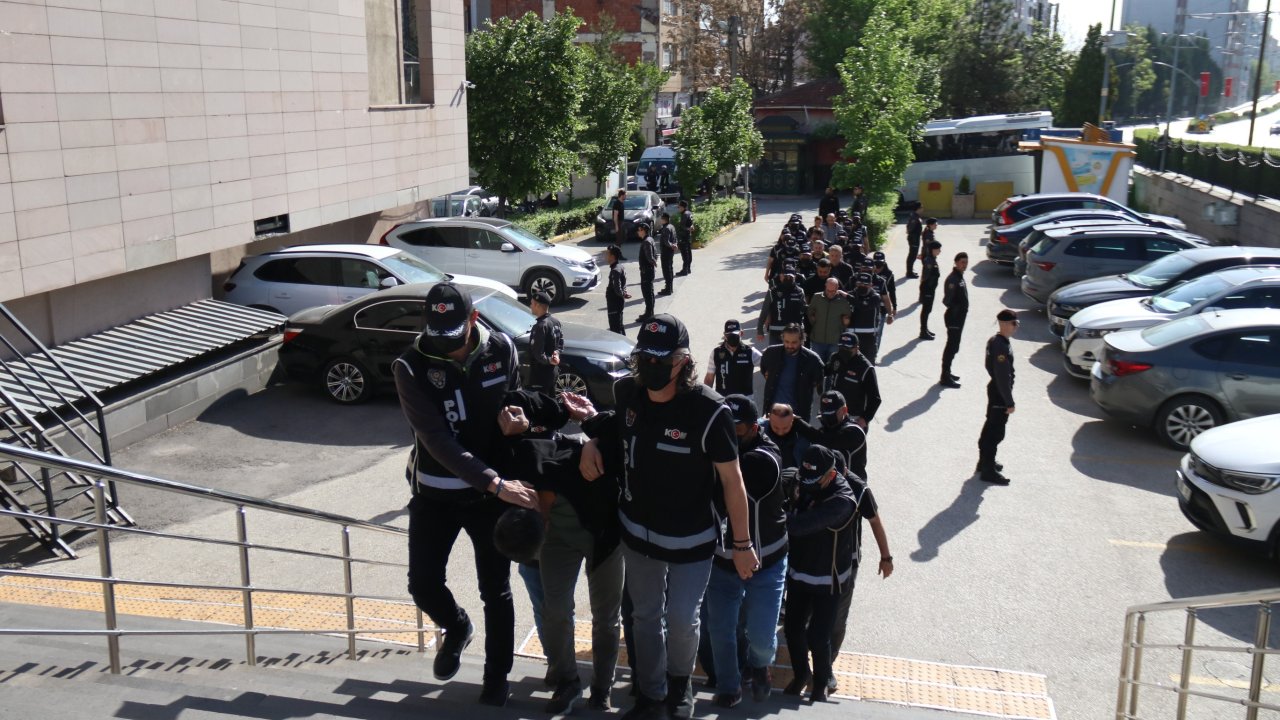 Maydonoz Döner’e yapılan operasyonda 23 şüpheli yakalandı