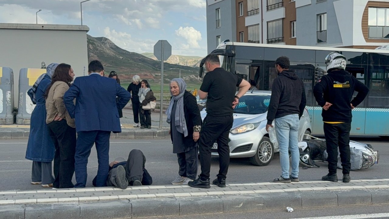 Sivas'ta Polis Memuru Kazada Yaralandı