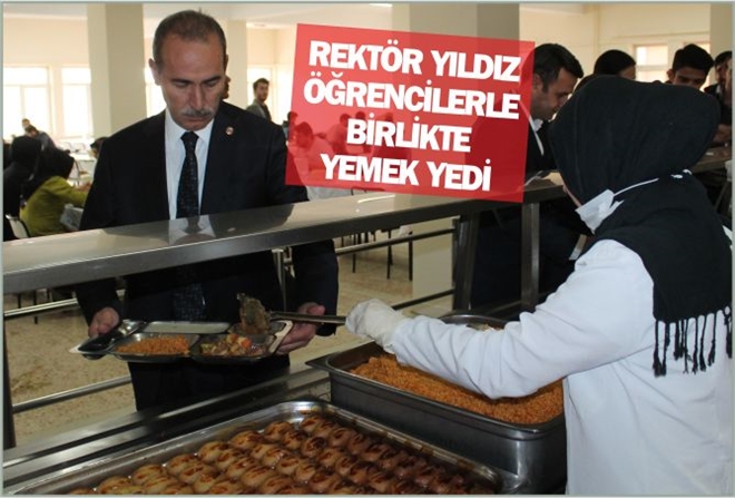 REKTÖR YILDIZ ÖĞRENCİLERLE BİRLİKTE YEMEK YEDİ