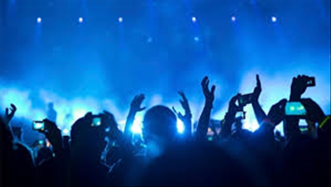 ERKEKLER EĞLENCEYE  KADINLARDAN DAHA  FAZLA PARA HARCIYOR