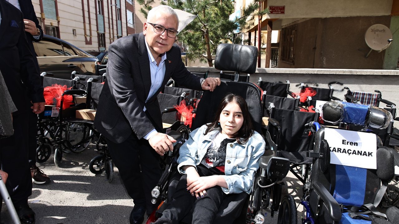 Sivas'ta İhtiyaçlılara Elektrikli Sandalye