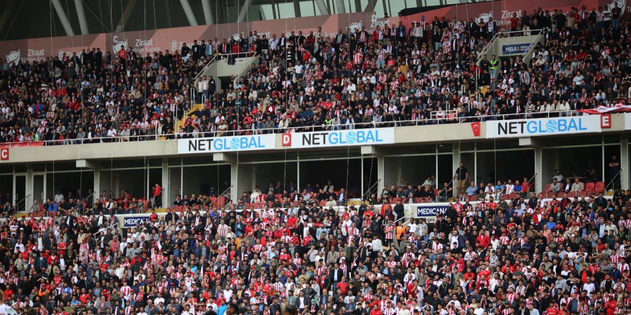 Sivasspor Taraftarı Stadyumu Doldurdu
