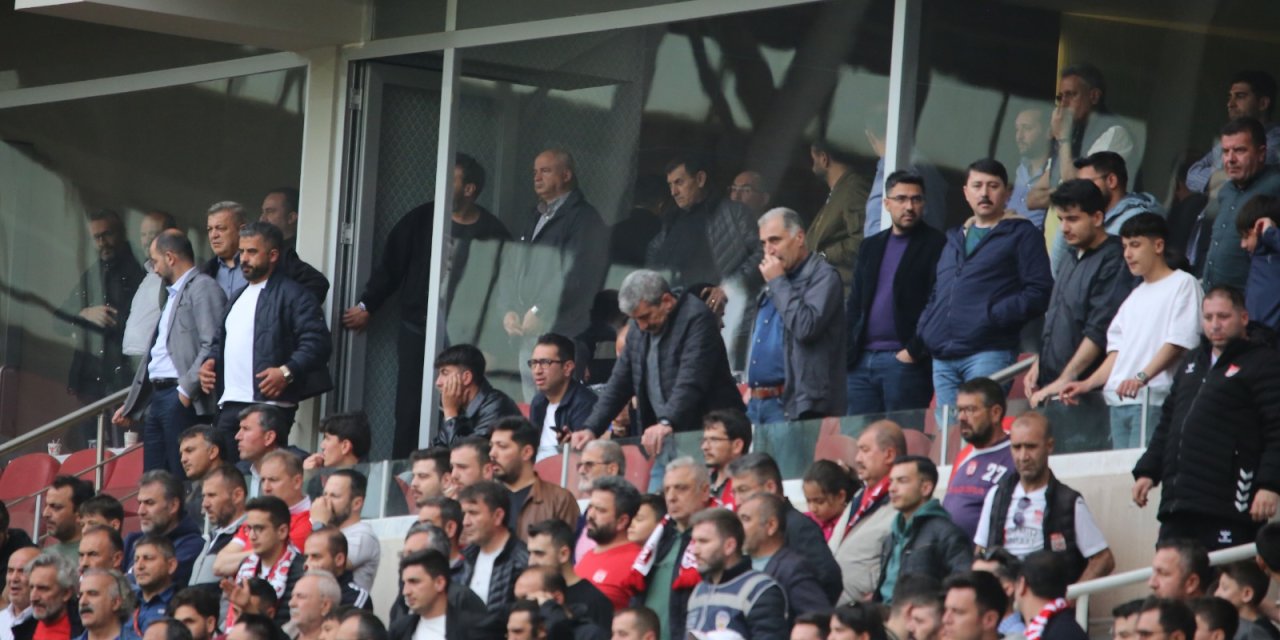 Sivasspor Taraftarı Yönetimi İstifaya Çağırdı