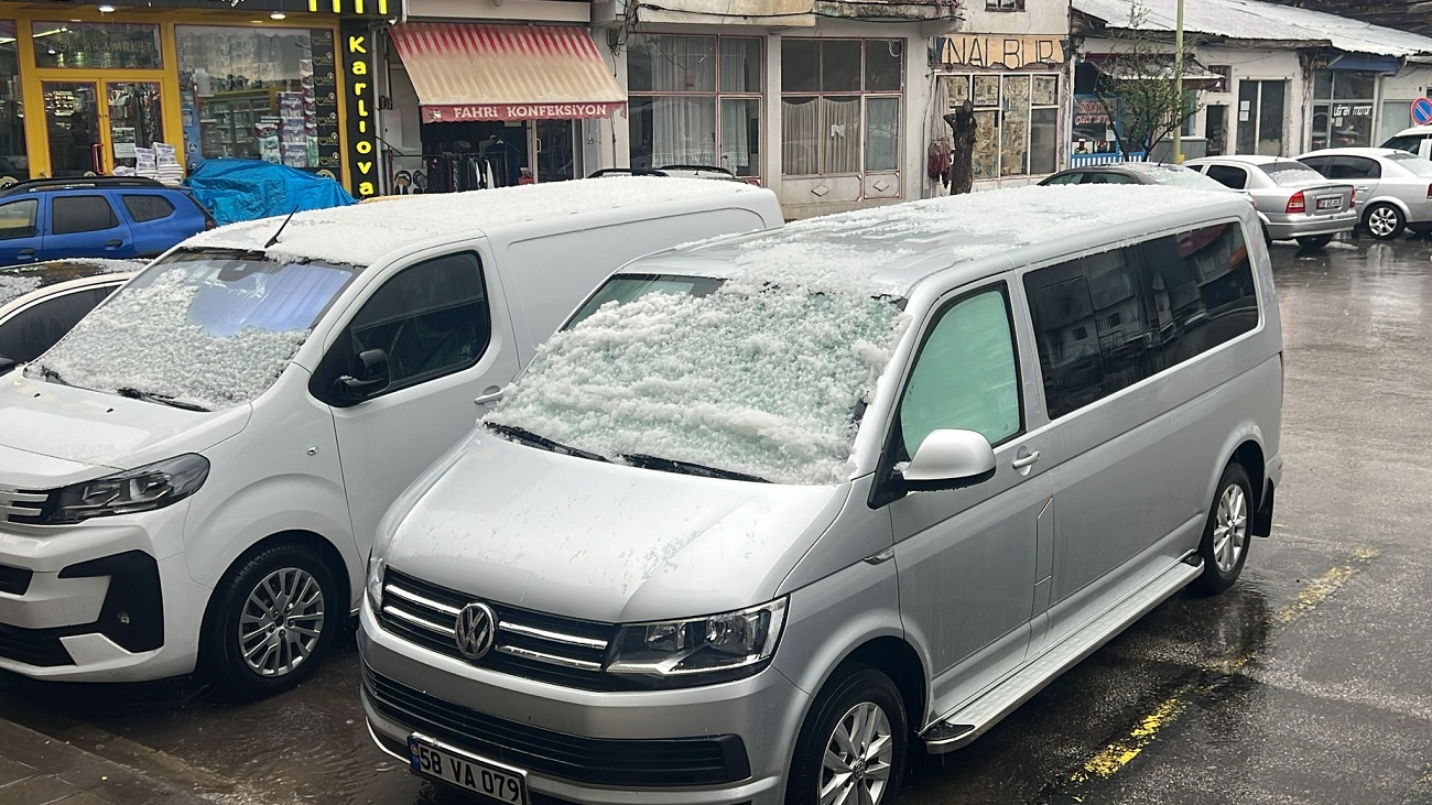 Sivas'ta Sağanak ve Dolu Yağışı