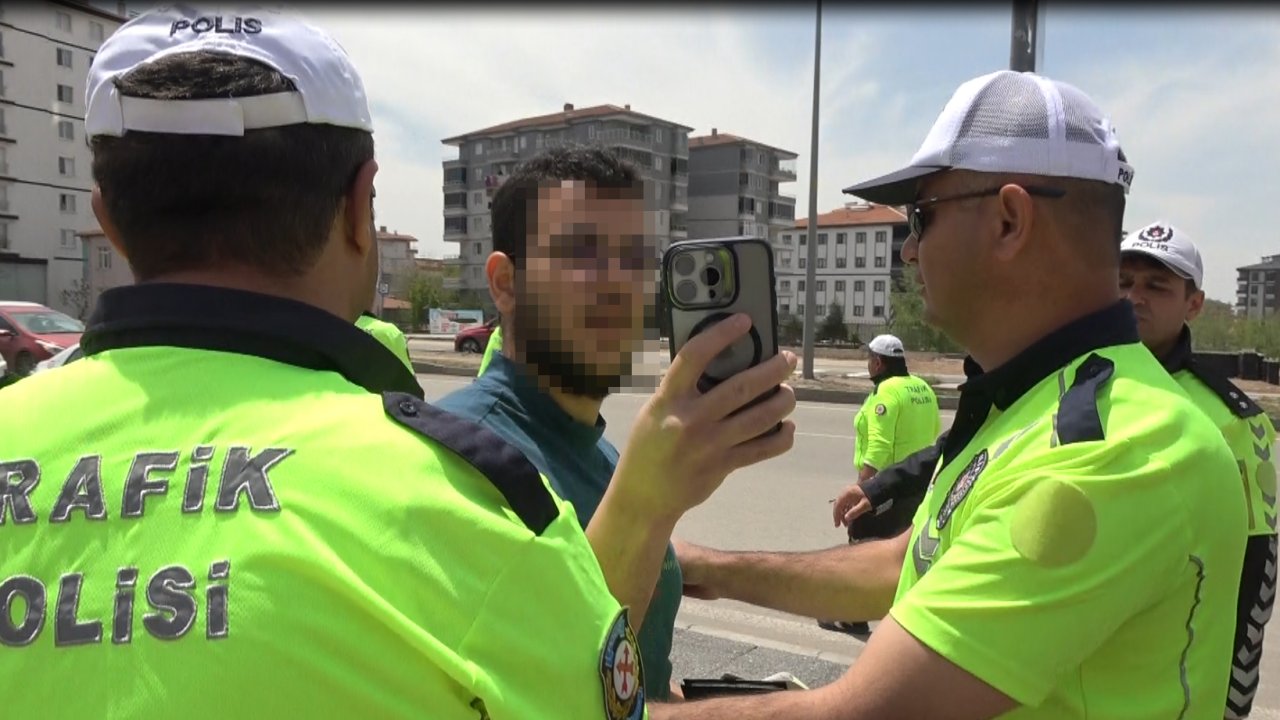 Plakasını kapattı, savunması şaşırttı