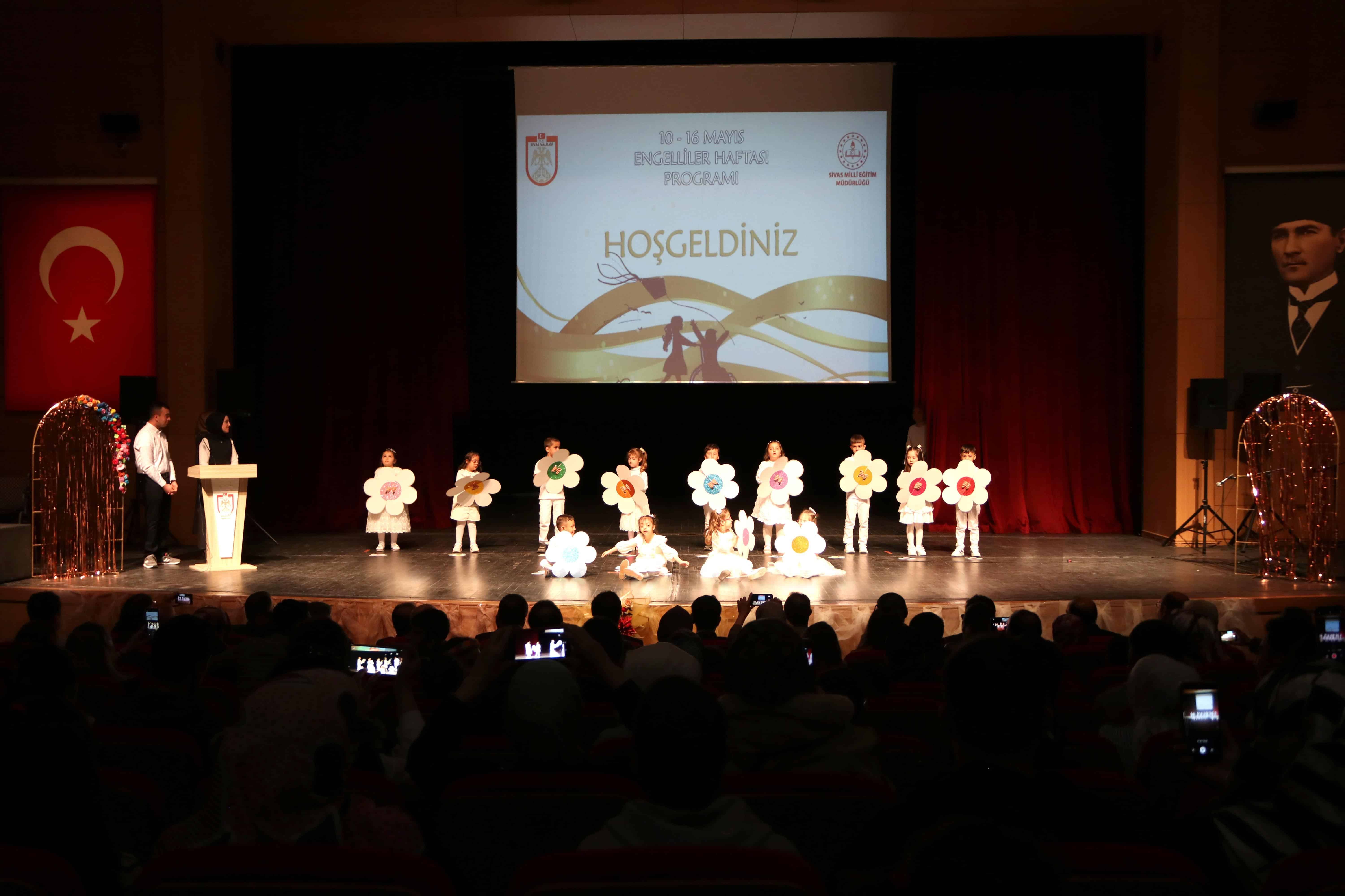 Sahne Onların: Özel Öğrencilerden Duygu Yüklü Gösteri