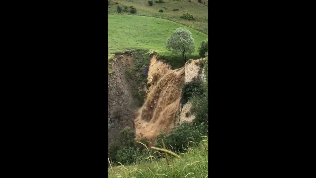 SİVAS'TA SEL ŞELALEYİ COŞTURDU