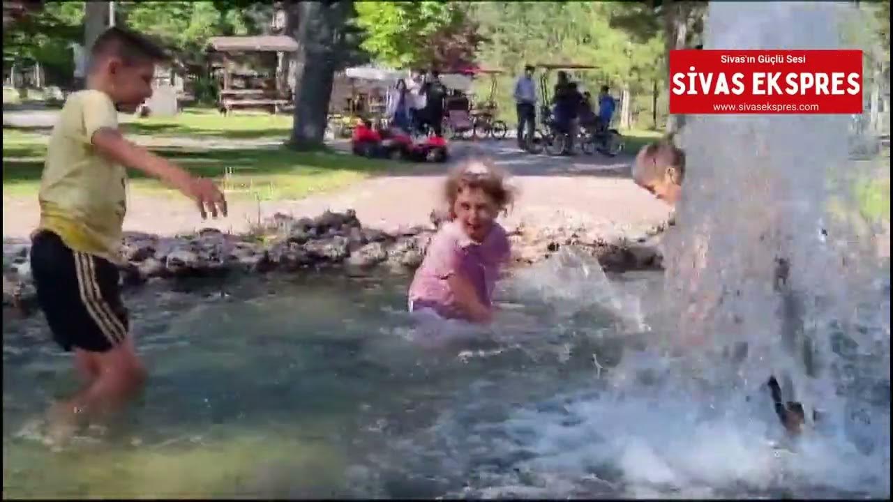 ÇOCUKLAR SÜS HAVUZUNDA SERİNLEDİ
