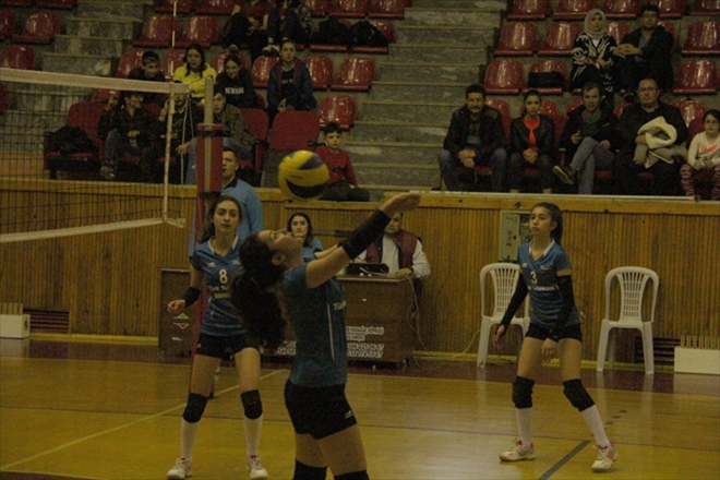 KÜÇÜKLER VOLEYBOL BAŞLIYOR
