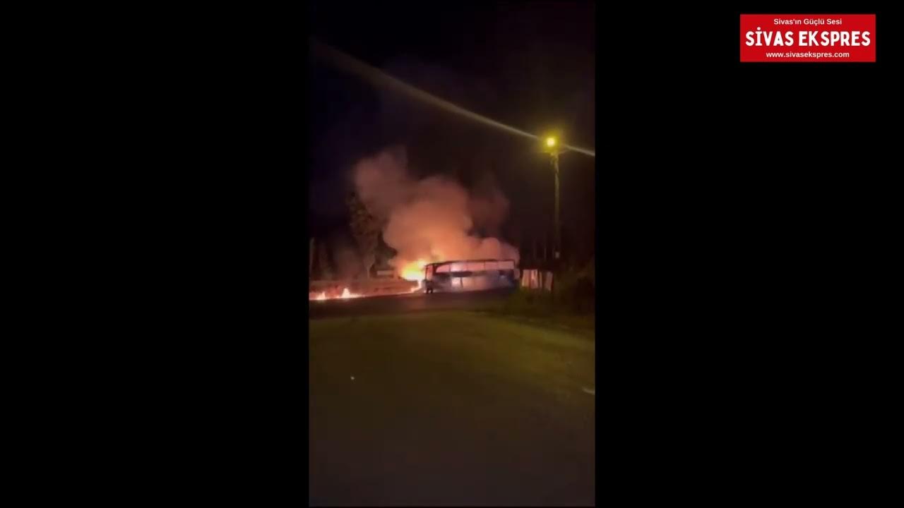 Sivas'ta Yolcu Otobüsü Yandı