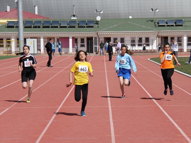 ATLETİZMDE ŞENLİK SEÇME YARIŞLARI YAPILDI