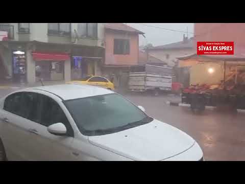 Sivas'ta Minareye Yıldırım Düştü