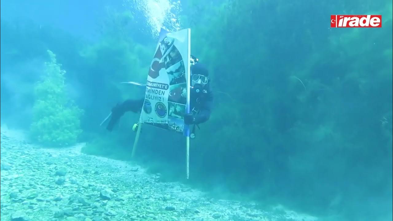 Sivaslı Dalgıçlar Cumhuriyet'in 100. Yılını Su Altında Kutladı