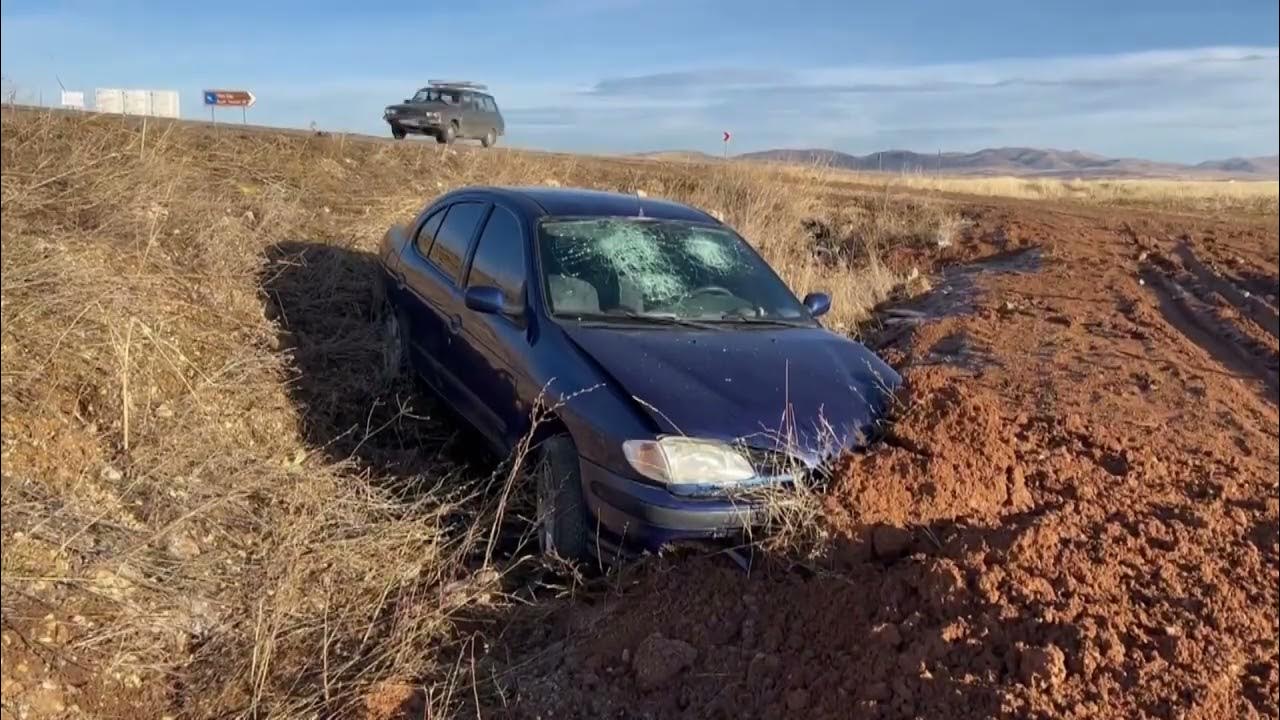 Sivas'ta Otomobil Şarampole Devrildi: 5 Yaralı