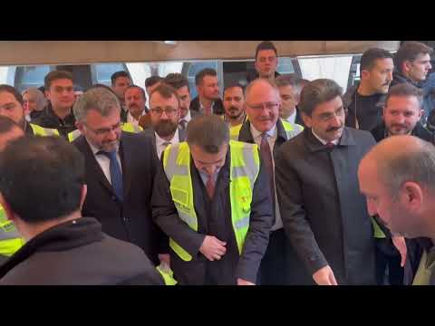 Bakan Tekin Sivas'ta Lokma ve Helva Dağıttı