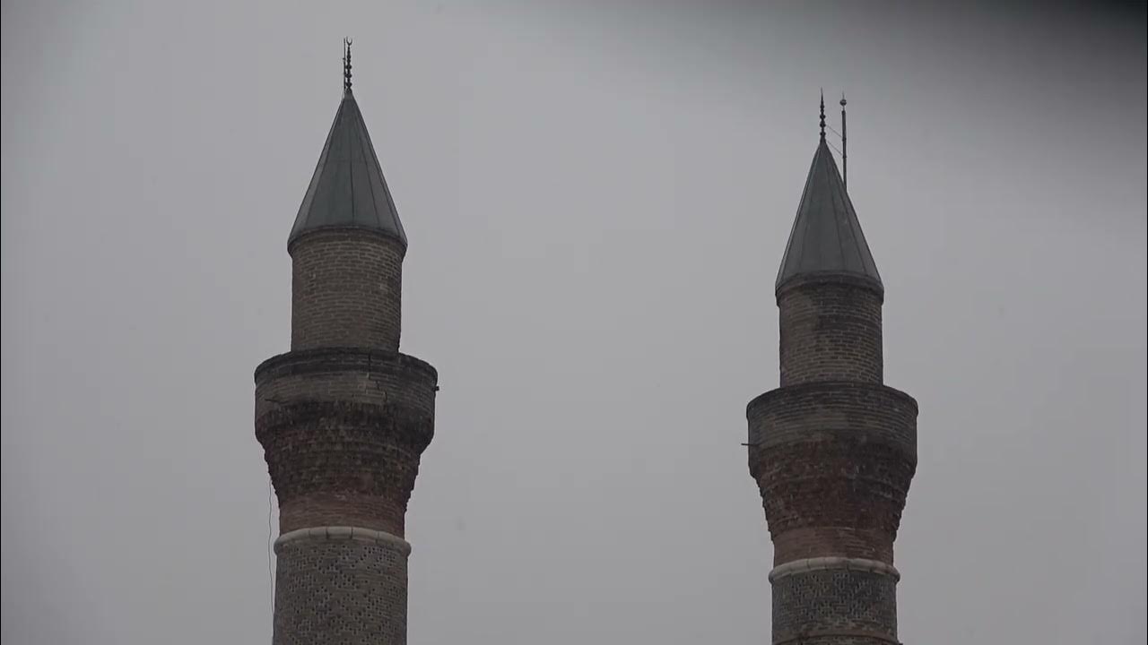 Sivas'ta Kar Yağışı Yolları Kapattı