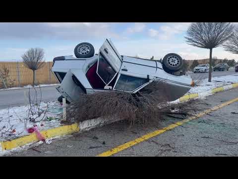 Sivas'ta Otomobil Refüje Devrildi: 4 Yaralı