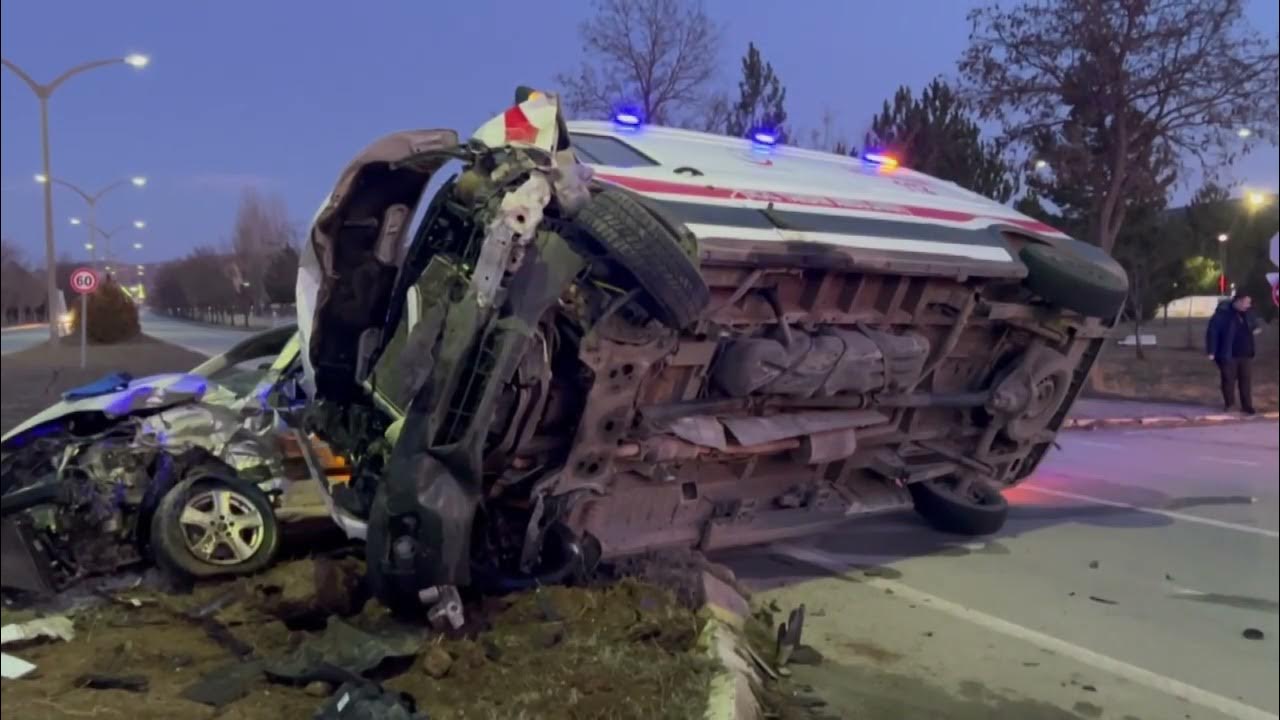 Sivas'ta Feci Kaza: 2'si Sağlık Personeli, 3 Yaralı