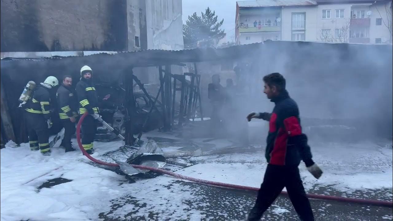 Sivas'ta Garaj Alevlere Teslim Oldu, İki Otomobil Yandı