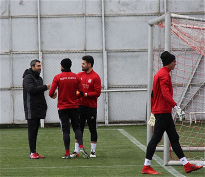 ALVAREZ Mİ? ŞAŞAL MI?