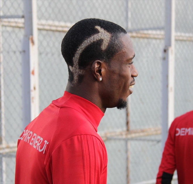 BOYE´DEN İLGİNÇ SAÇ MODELİ