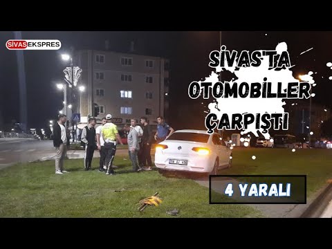 Sivas'ta Otomobiller Çarpıştı: 4 Yaralı