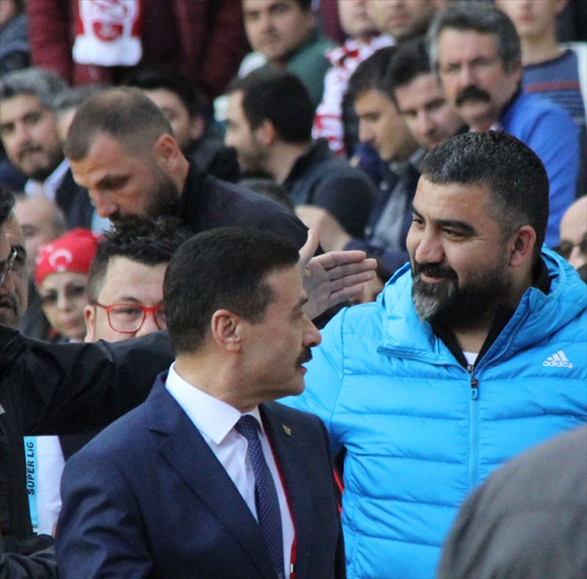 ÜMİT ÖZAT TAKİP ETTİ