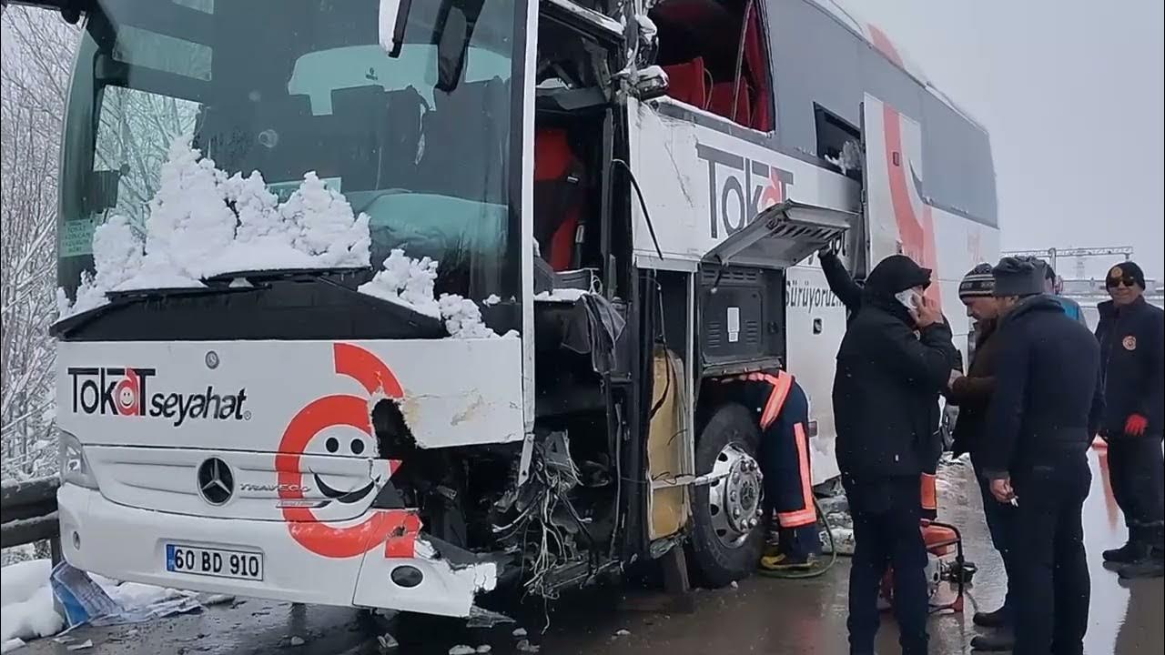 Sivas'ta İki Otobüs Çarpıştı: 6 Yaralı