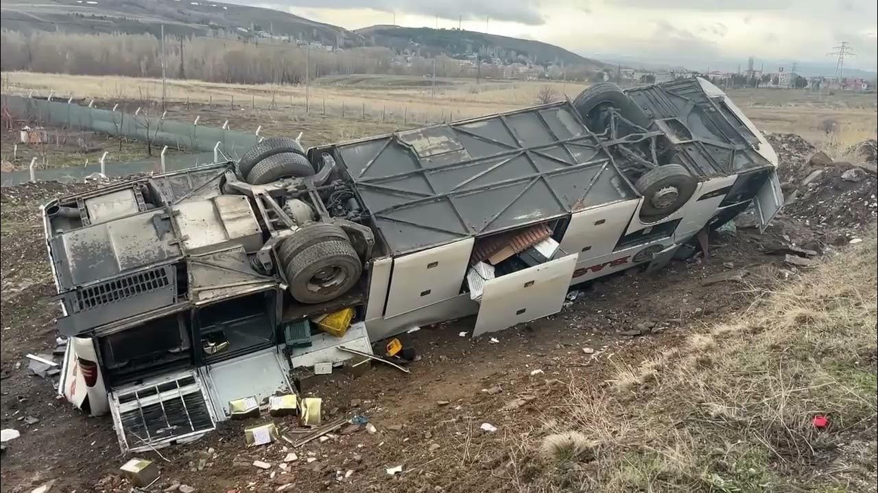 Sivas'ta Otobüs Devrildi: 2 Ölü, 23 Yaralı