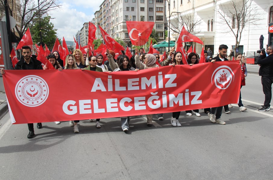 Sivas’ta Aile Yılı Yürüyüşü Düzenlendi