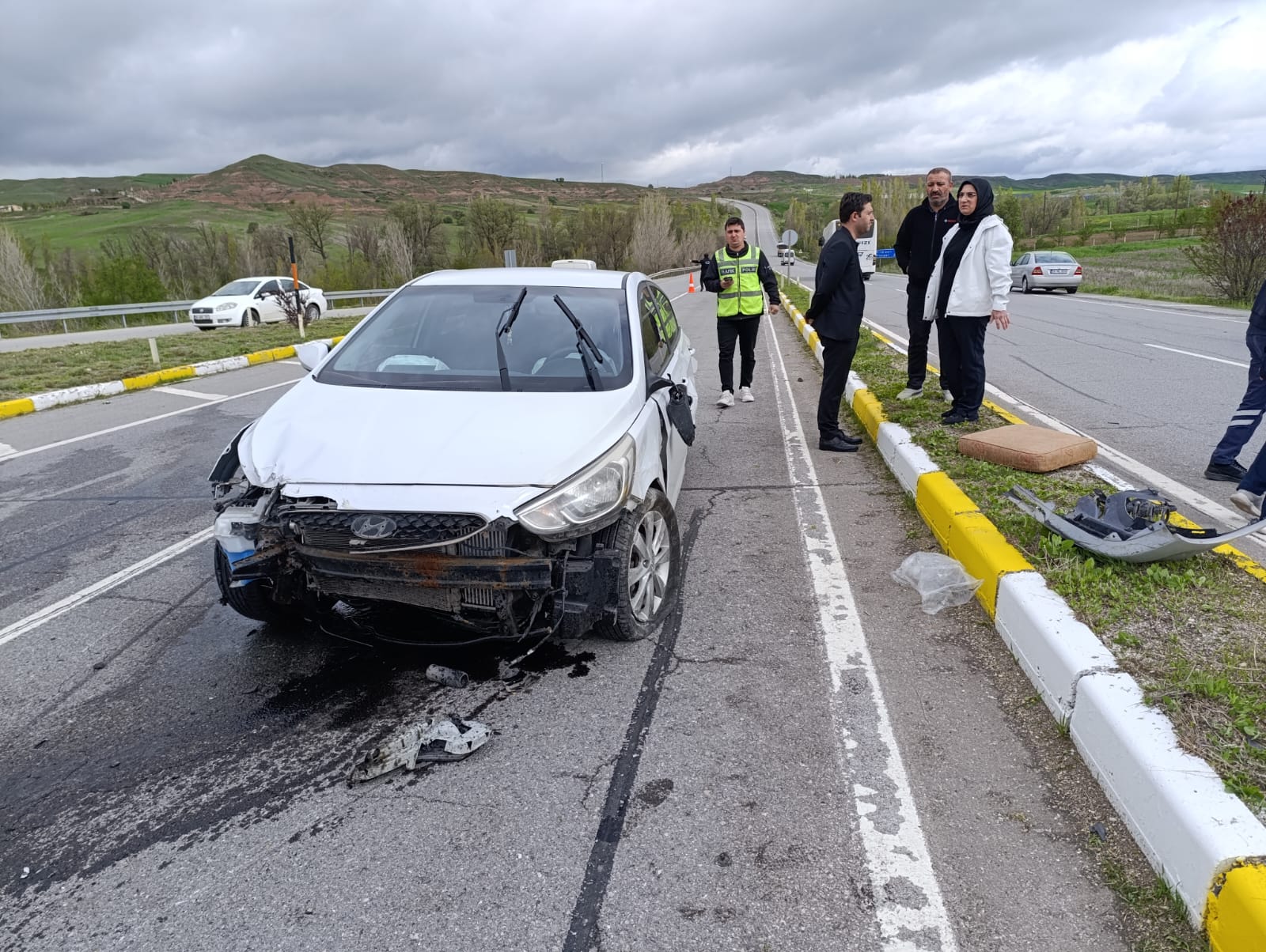 Sivas'ta Otomobil Hafif Ticari Araca Çarptı, 1 Yaralı