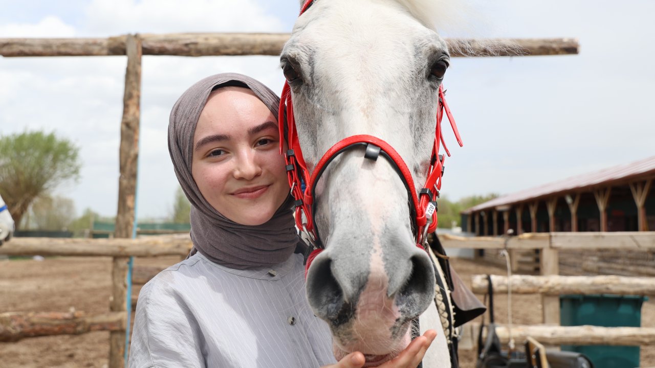 Tarihi Diziler Ruhlarına İşledi, Kadınlar Atlara Gönül Verdi