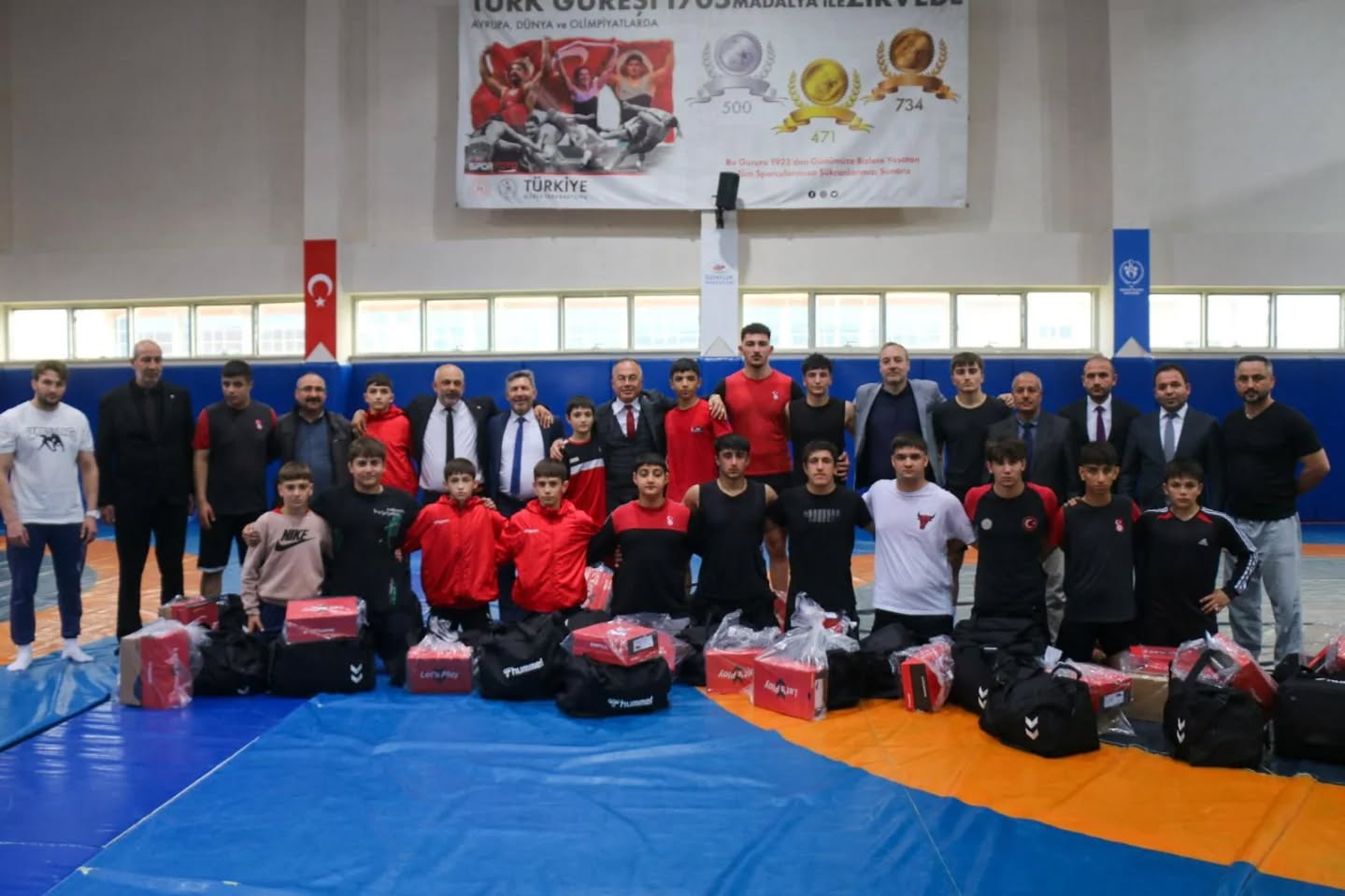 Sivas’ta Sporcuya Malzeme Desteği