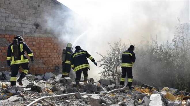 MÜSTAKİL EVİN BAHÇESİNDE YANGIN ÇIKTI