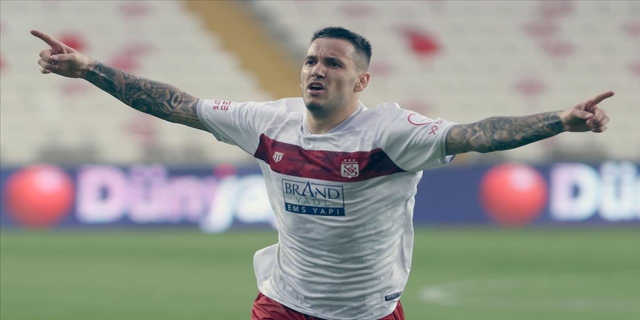 Manaj: "Kişisel Egosunu Bir Kenara Bırakmalı"