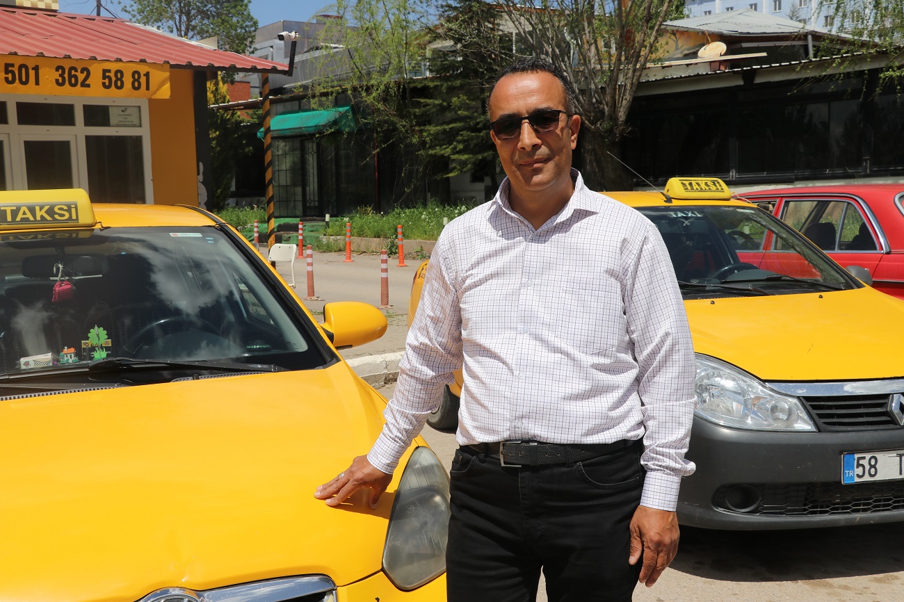 Sivaslı Taksiciden Müşteri Memnuniyeti!