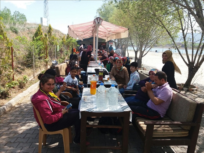 REHABİLİTASYON MERKEZİNE GİDEN ÖĞRENCİLER PİKNİKTE BULUŞTU